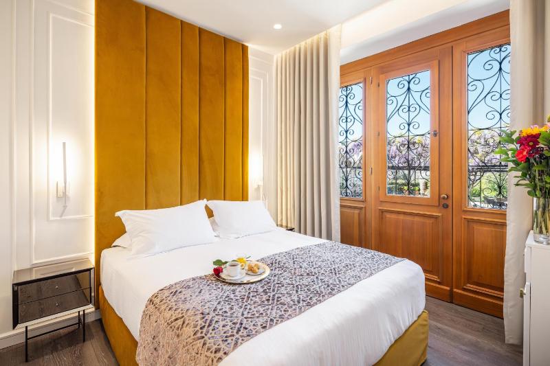 Classic Double or Twin Room with Balcony image 3