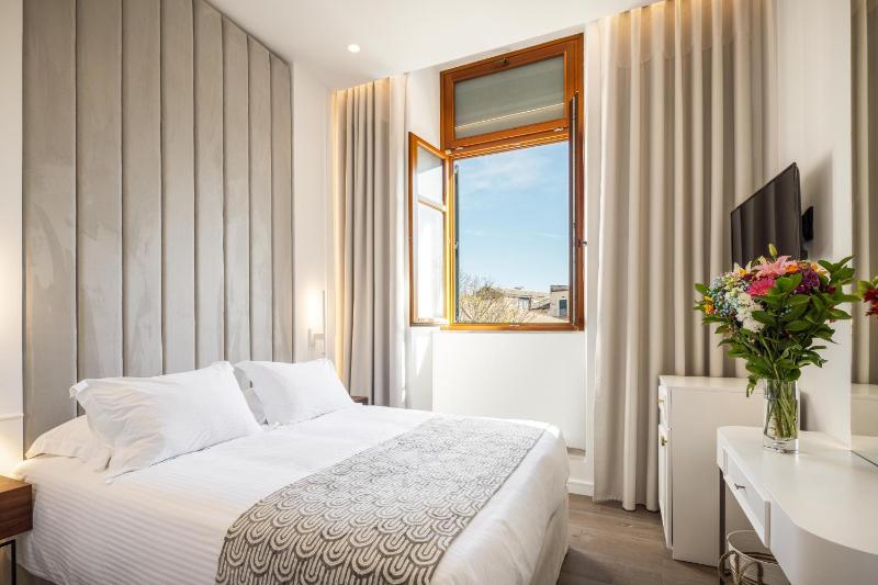 Classic Double or Twin Room image 1