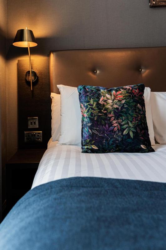 Double Room image 1