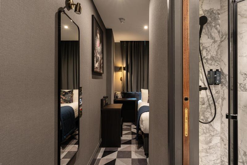 Single Room image 4