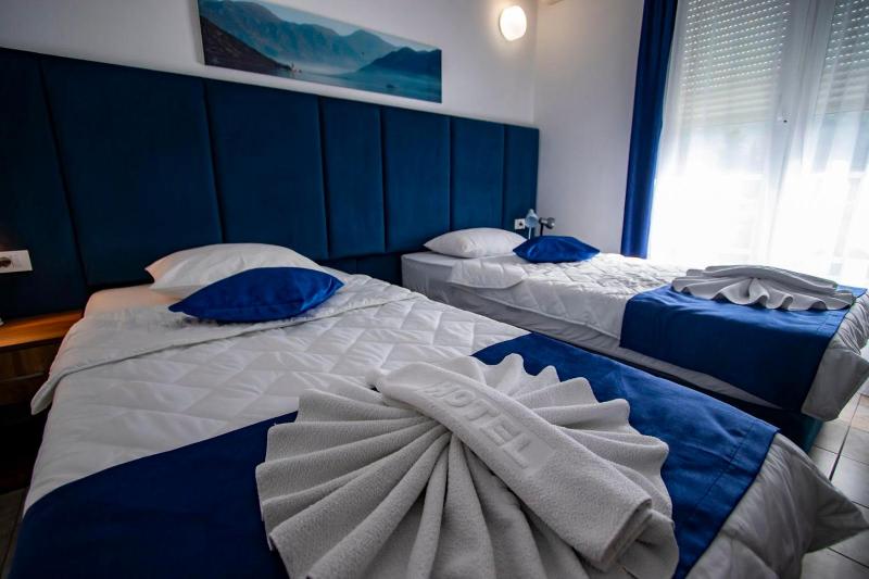Twin Room image 3