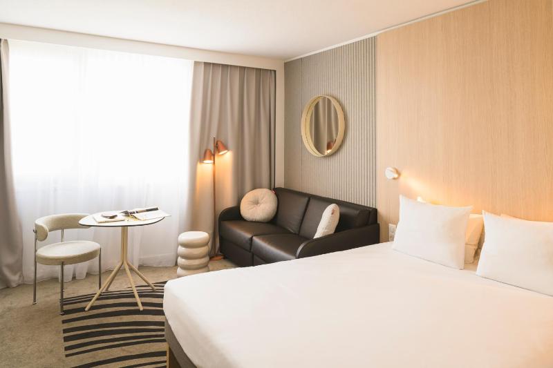 Superior Room with One Queen Bed and Double Sofa Bed image 3