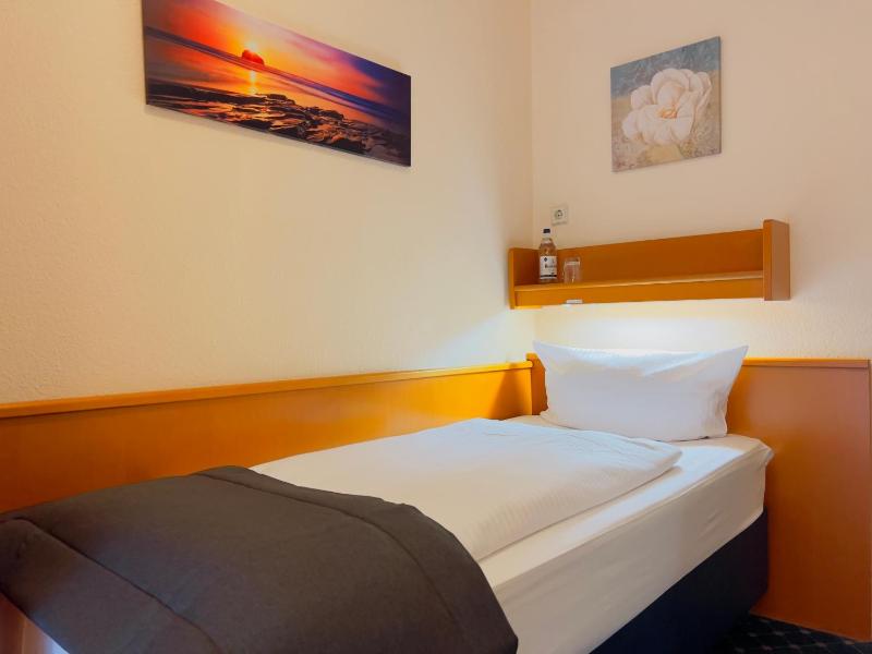 Comfort Single Room image 3