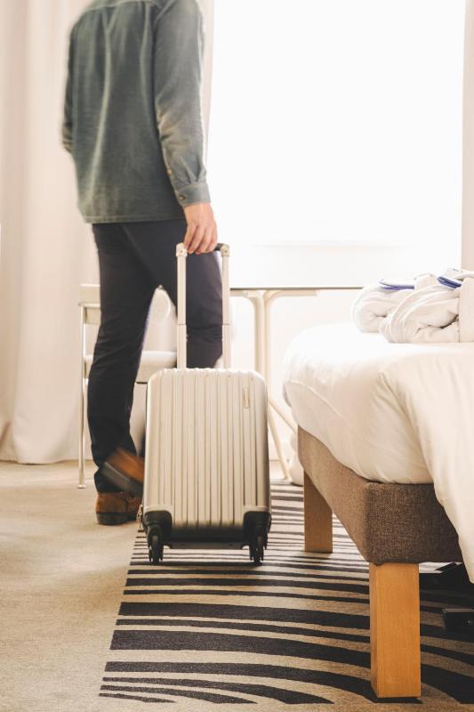 Superior Queen Room - Mobility Accessible image 3