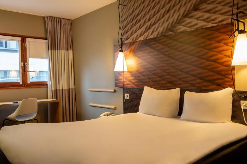 Standard Double Room image 4