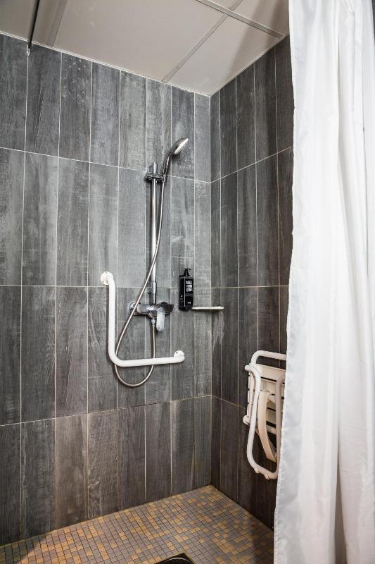 Standard Double Room image 3