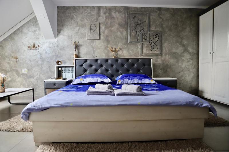 Double Room with Private Bathroom image 1