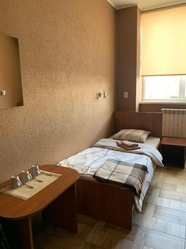 Тримісний номер зі спільними зручностями на коридорі image 3