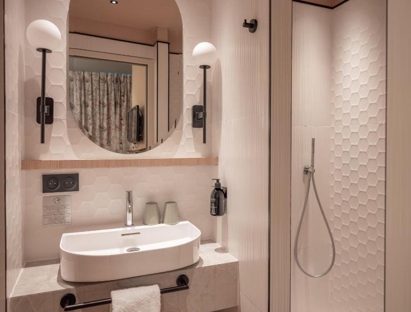 Traditional Double Room image 3