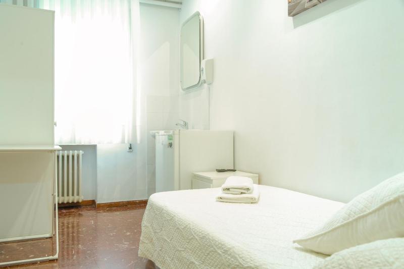 Single Room with Private External Bathroom image 3