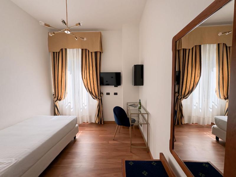 Single Room image 3