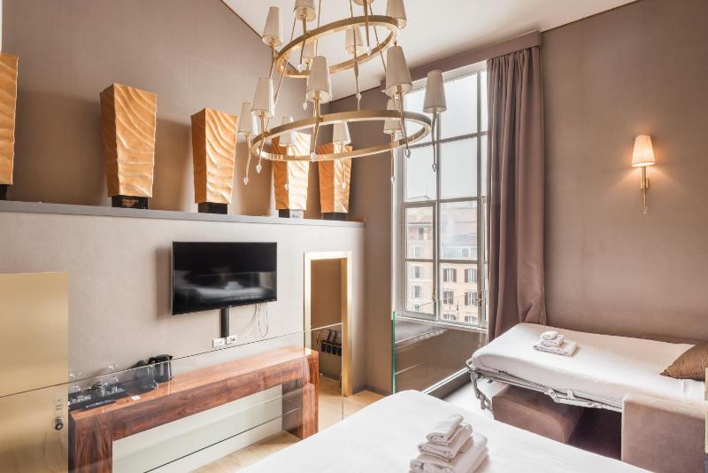 Deluxe Double Room image 3