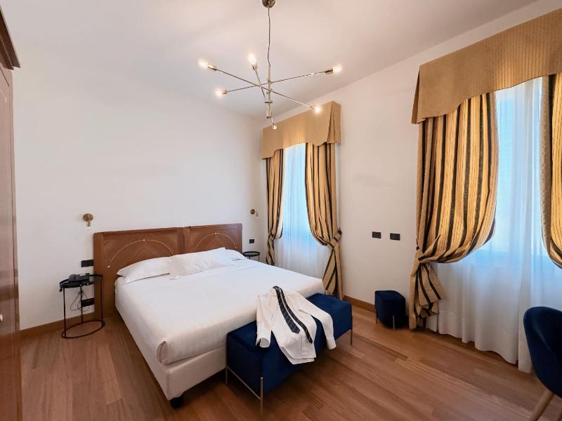 Standard Double Room image 1