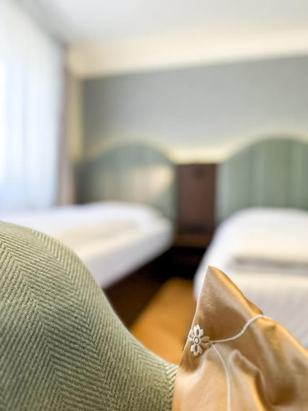 Standard Double Room image 3