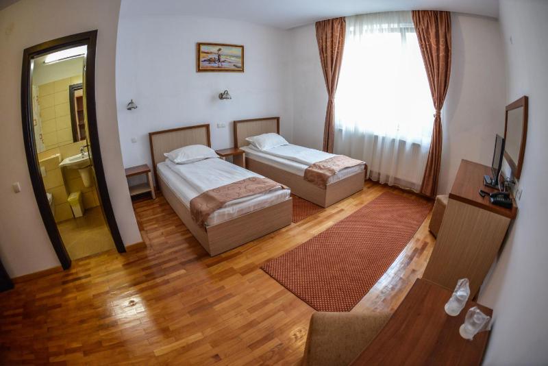 Double or Twin Room image 2