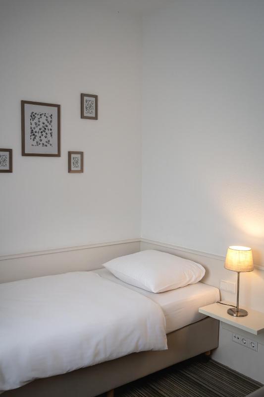 Business Single Room image 1