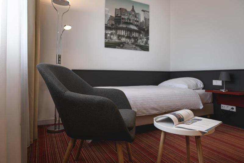 Business Single Room image 4