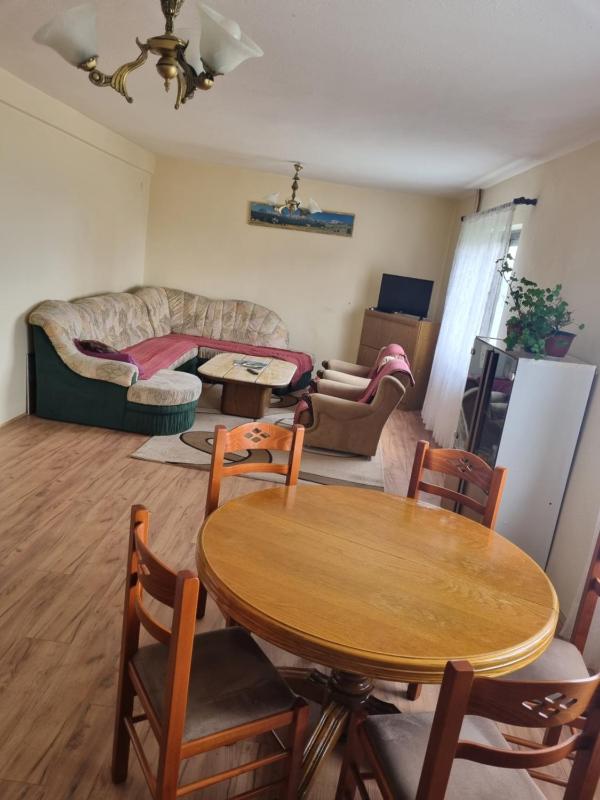 One-Bedroom Apartment image 4