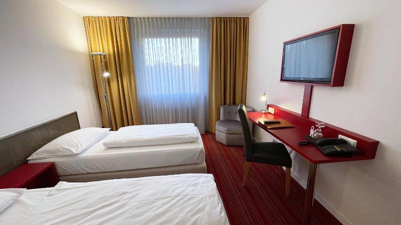 Twin Room image 1
