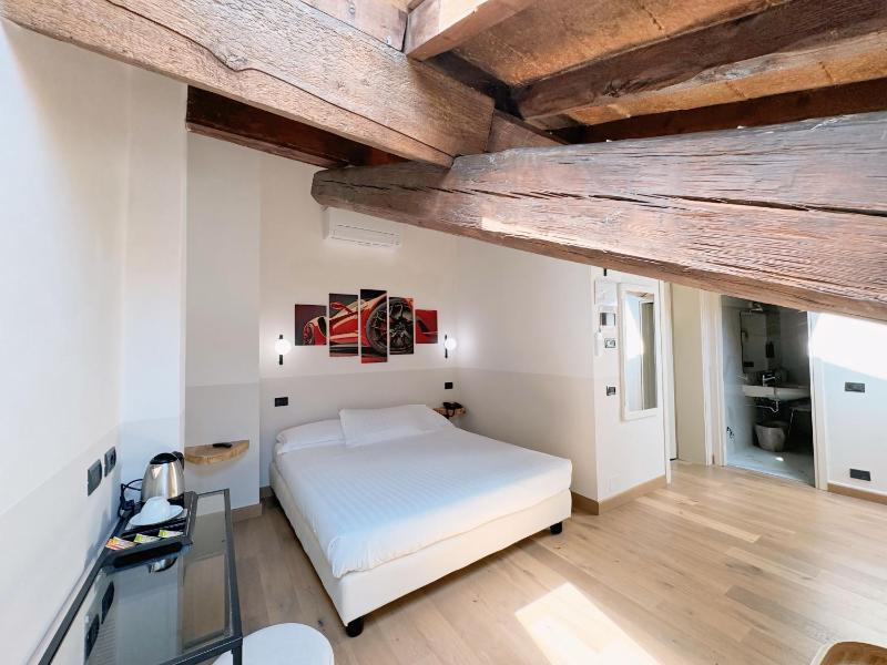 Double Attic Room image 3