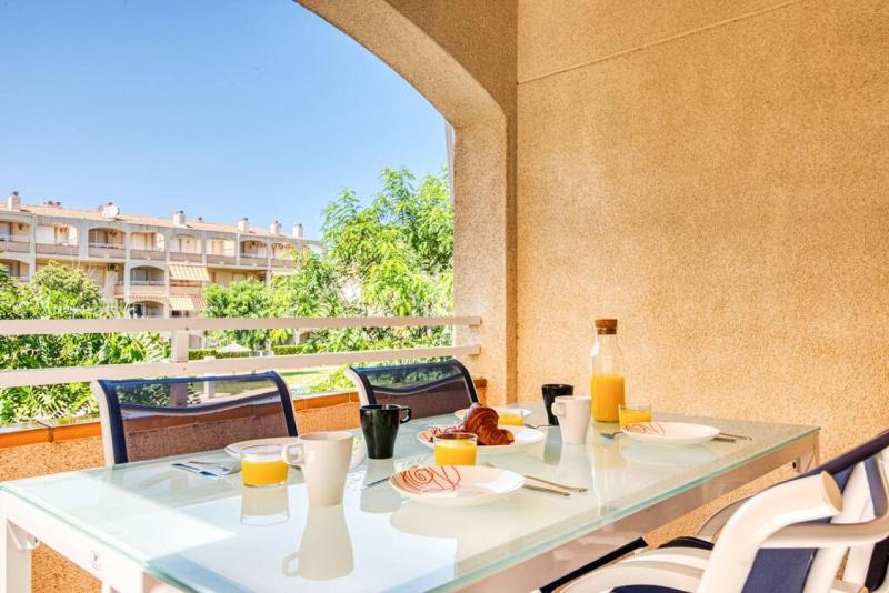Apartment with beautiful views - image 2