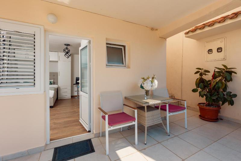 Studio with Mountain View (2 Adults) image 1