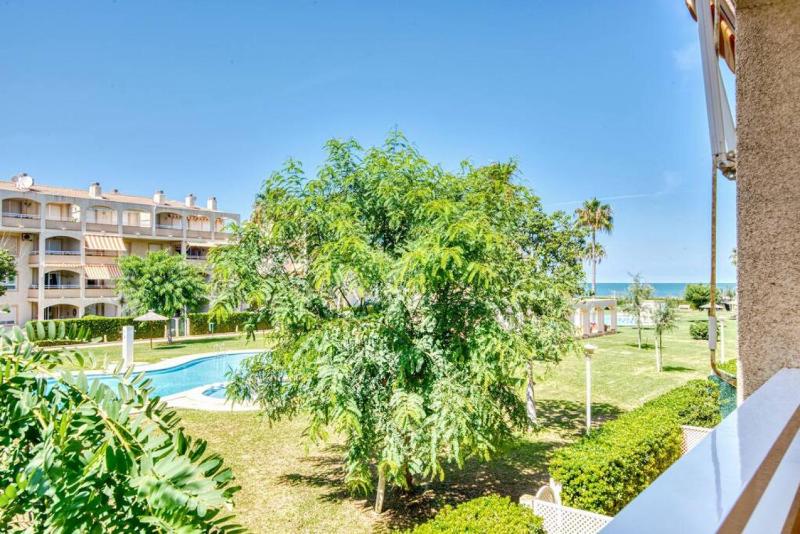 Apartment with beautiful views - image 24