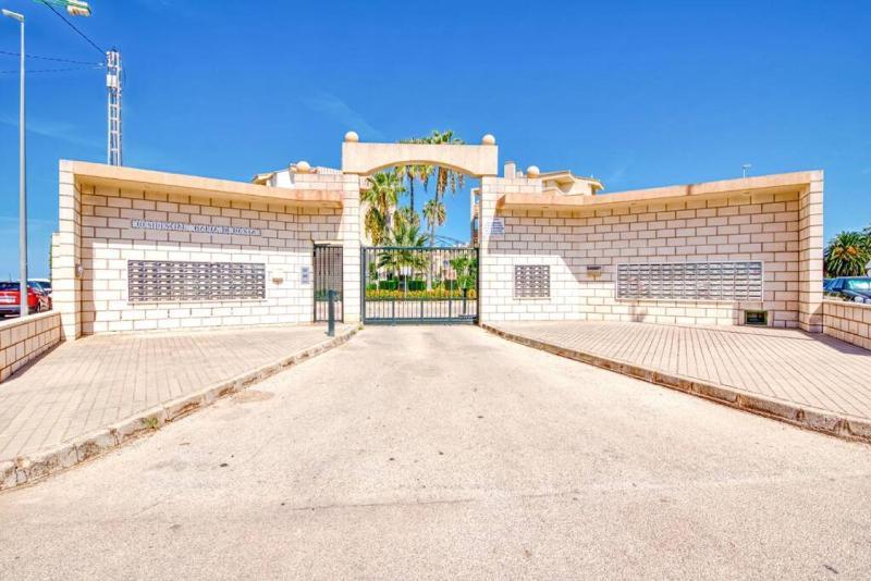 Apartment with beautiful views - image 11
