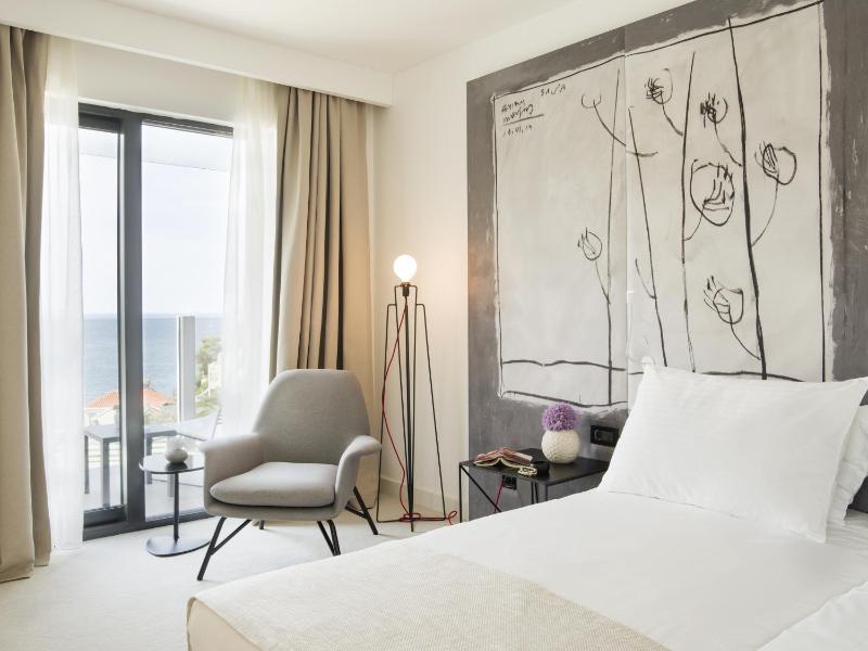 Premium Double Room with Balcony and Sea View image 4