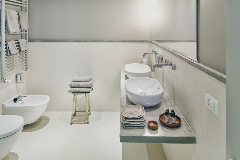 Deluxe Suite image 4