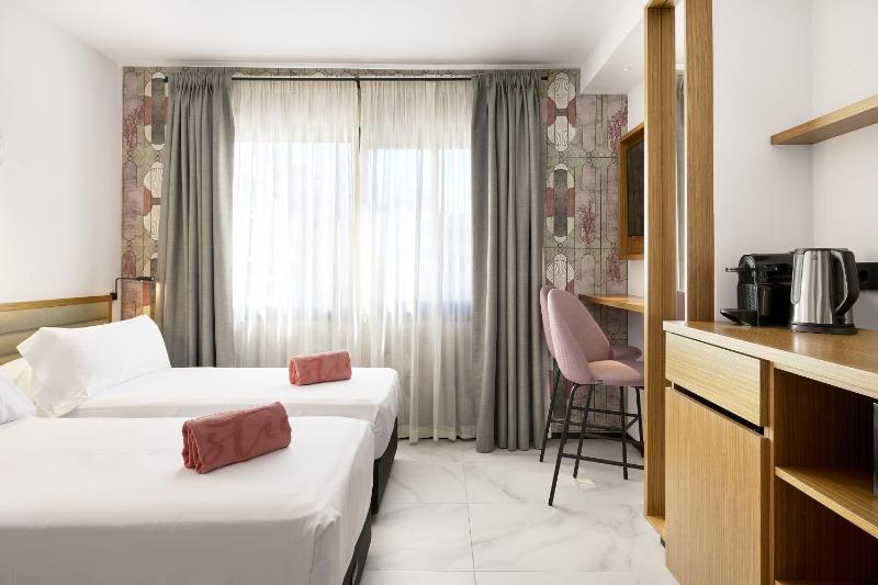Standard Double Room image 1