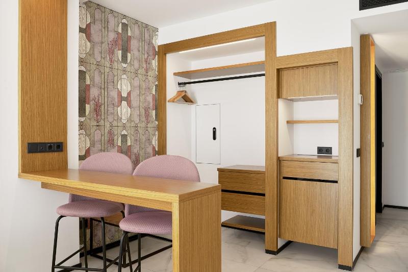 Double Room image 3