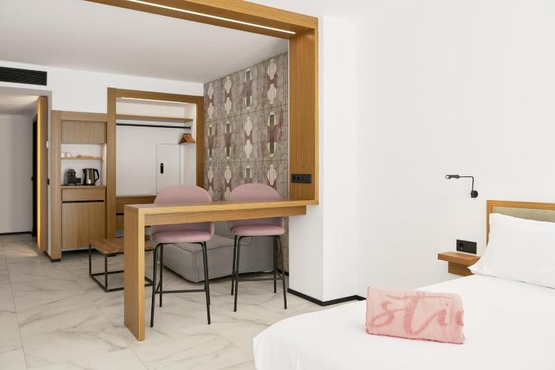 Junior Suite image 1