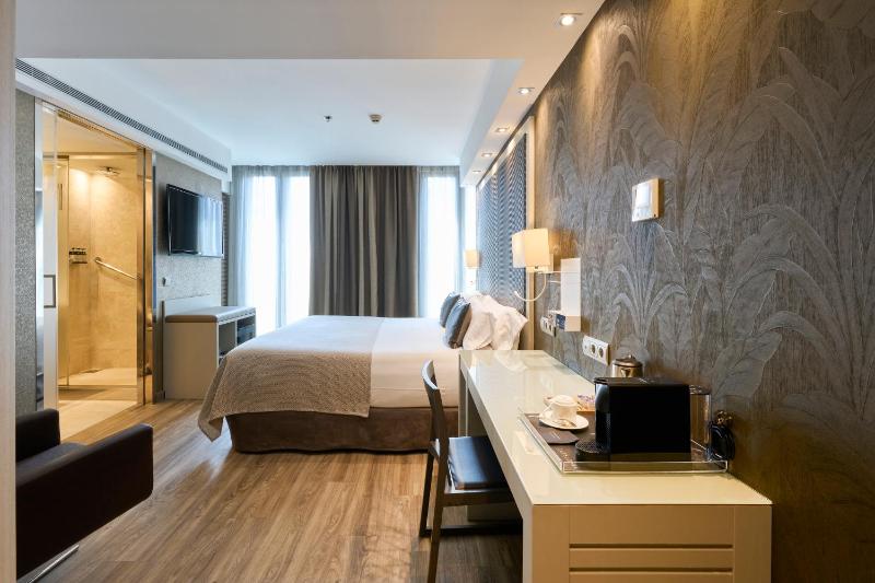 Double or Twin Room image 4
