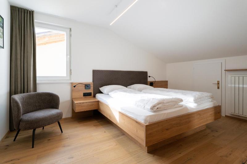 One-Bedroom Apartment image 4
