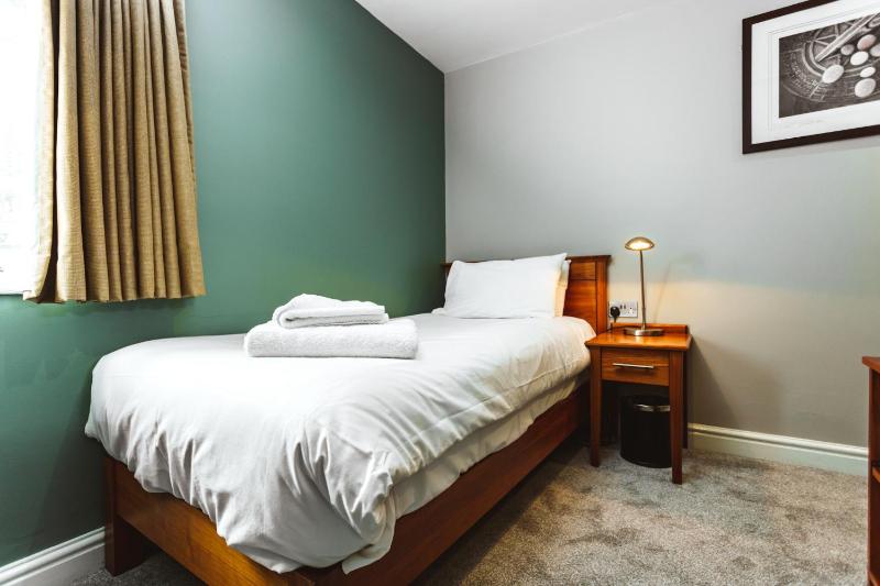 Single Room image 3