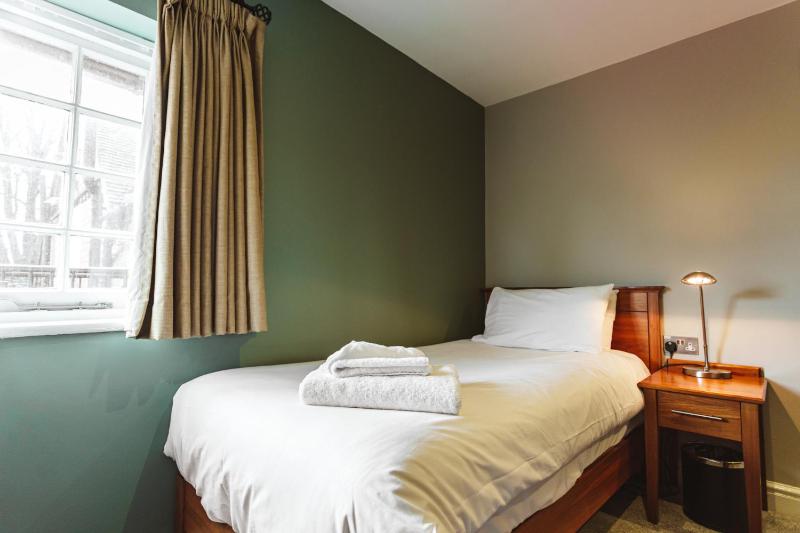 Single Room image 1