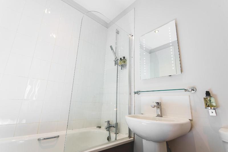 Double Room image 2