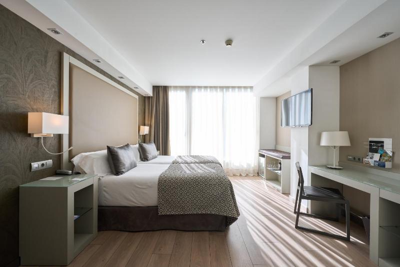 Superior Double or Twin Room with Terrace image 3