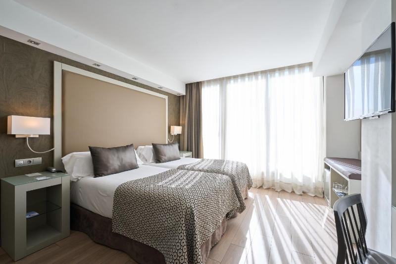 Superior Double or Twin Room with Terrace image 4
