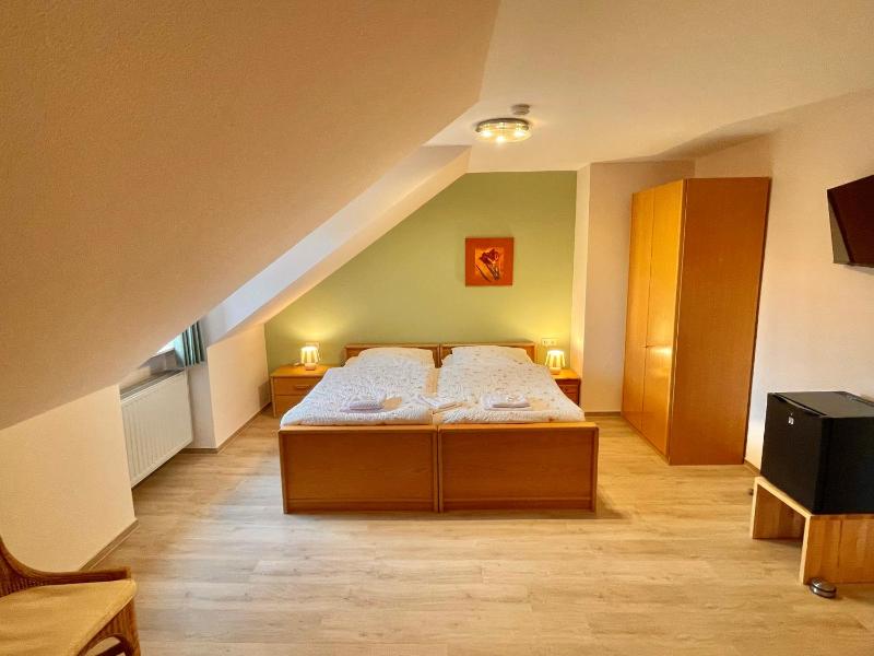 Deluxe King Room image 1