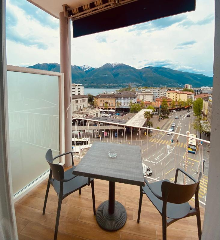 Double Room with Balcony image 3