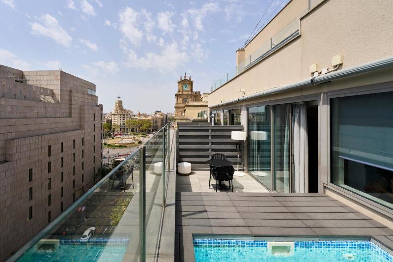Superior Twin Room with Private Pool image 1