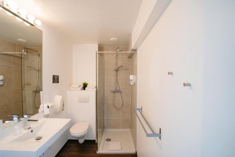 Standard Twin Room image 1