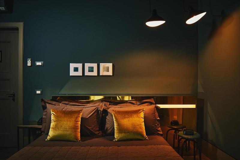 Deluxe Double Room image 2