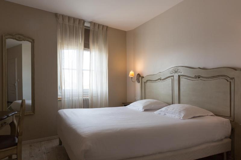 Standard Double or Twin Room image 4