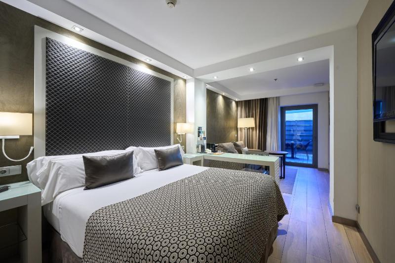 Junior Suite with Terrace image 4