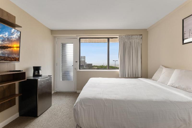 Standard Queen Room image 3