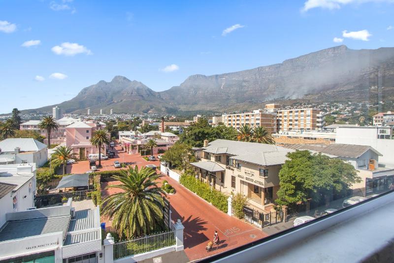 Langholm 45 on Kloof - image 1