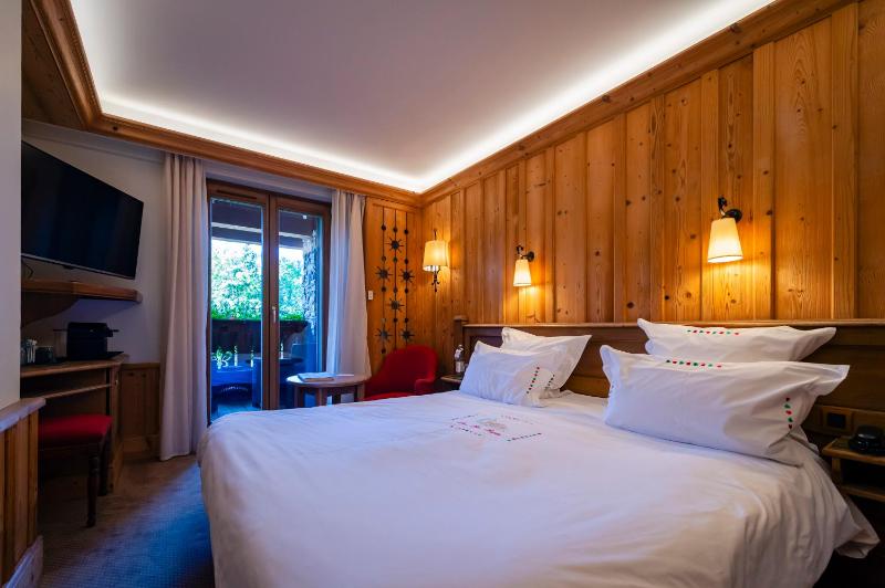 Standard King Room image 3